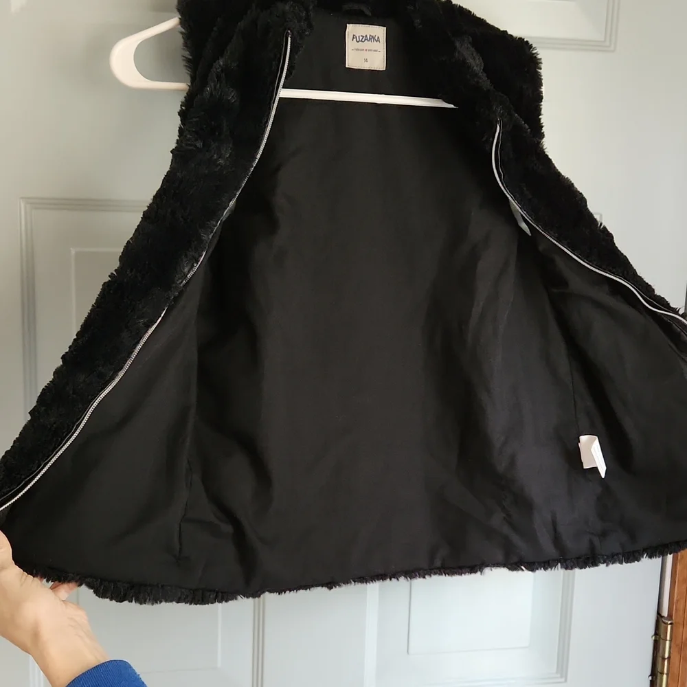 Fuzarka, Girl's, Sz 14, Black Fur Vest w Collar & 2 Zipped Pockets, Lined. - Picture 5 of 7